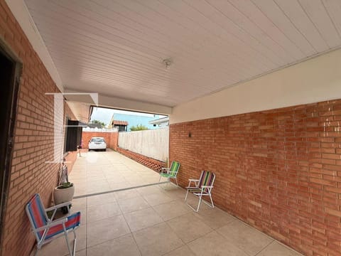 Casa com 170m², 3 dormitórios, 1 suíte, 2 vagas, no bairro Centro em Xangri-Lá