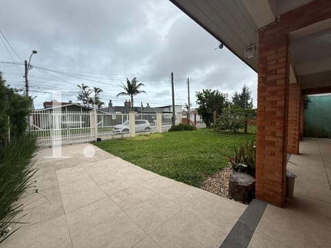 Casa com 170m², 3 dormitórios, 1 suíte, 2 vagas, no bairro Centro em Xangri-Lá