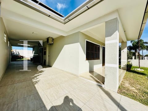 Casa com 120m², 3 dormitórios, 1 suíte, 2 vagas, no bairro Rainha do Mar em Xangri-Lá