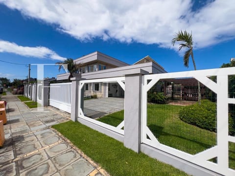 Casa com 395m², 4 dormitórios, 2 suítes, 4 vagas, no bairro Centro em Xangri-Lá
