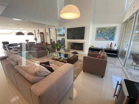 Sobrado com 305m², 4 dormitórios, 4 suítes, 2 vagas, Las Palmas em Xangri-Lá