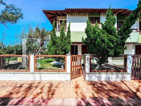 Duplex com 150m², 3 dormitórios, 1 vaga, no bairro Centro em Xangri-Lá