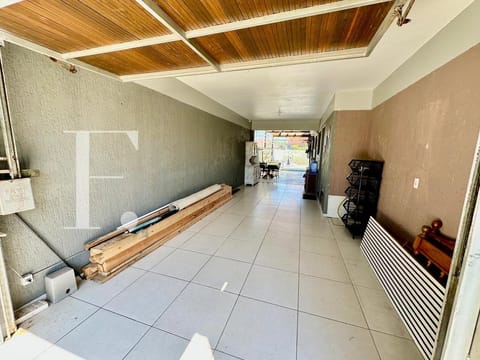 Casa com 153m², 3 dormitórios, 1 suíte, no bairro Centro em Xangri-Lá