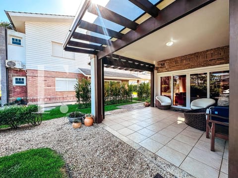 Casa Condomínio com 429m², 5 dormitórios, 5 suítes, 2 vagas, Las Dunas em Xangri-Lá