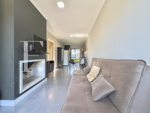 Casa com 70m², 2 dormitórios, 1 suíte, 2 vagas, no bairro Marina em Xangri-Lá