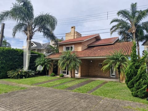 Sobrado com 230m², 4 dormitórios, 2 suítes, 2 vagas, Atlântida Lagos Park em Xangri-Lá