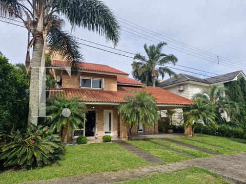 Sobrado com 230m², 4 dormitórios, 2 suítes, 2 vagas, Atlântida Lagos Park em Xangri-Lá