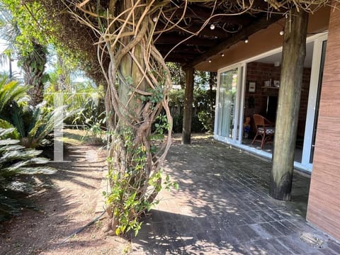 Sobrado com 245m², 4 dormitórios, 4 suítes, 4 vagas, Las Dunas em Xangri-Lá