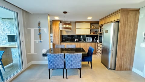 Apartamento com 131m², 2 dormitórios, 1 suíte, 2 vagas, Rossi Atlântida em Xangri-Lá