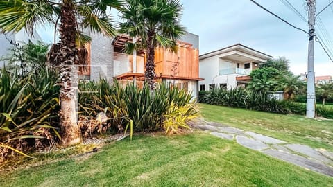 Sobrado com 341m², 5 dormitórios, 5 suítes, 2 vagas, La Plage em Xangri-Lá