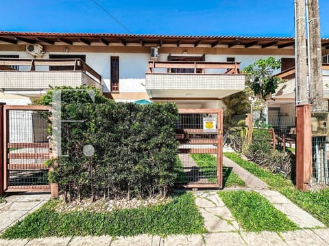 Duplex com 119m², 3 dormitórios, 1 suíte, no bairro Centro em Xangri-Lá
