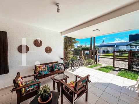 Duplex com 119m², 3 dormitórios, 1 suíte, no bairro Centro em Xangri-Lá