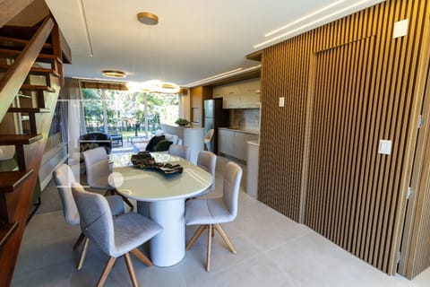 Sobrado com 105m², 3 dormitórios, 2 vagas, Gaia Atlântida Residences em Xangri-Lá