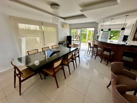 Sobrado com 460m², 4 dormitórios, 4 suítes, 2 vagas, Bosques de Atlântida em Xangri-Lá