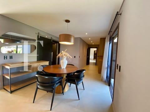 Casa com 190m², 5 dormitórios, 2 suítes, 2 vagas, no bairro Atlântida em Xangri-Lá