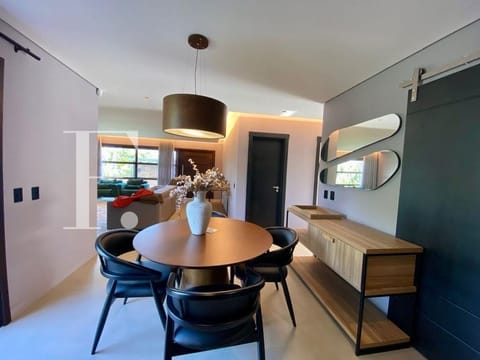 Casa com 190m², 5 dormitórios, 2 suítes, 2 vagas, no bairro Atlântida em Xangri-Lá