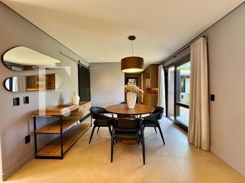 Casa com 190m², 5 dormitórios, 2 suítes, 2 vagas, no bairro Atlântida em Xangri-Lá