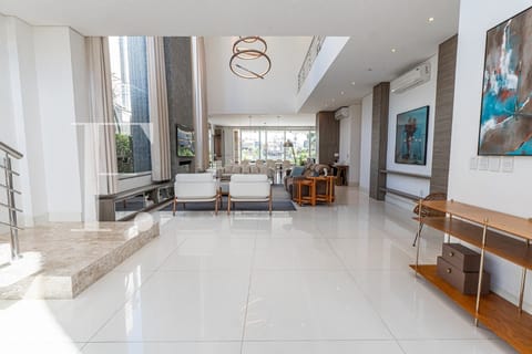 Sobrado com 342m², 4 dormitórios, 4 suítes, 2 vagas, Malibu em Xangri-Lá