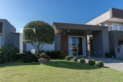 Casa Condomínio com 199m², 4 dormitórios, 4 suítes, 2 vagas, Riviera em Xangri-Lá