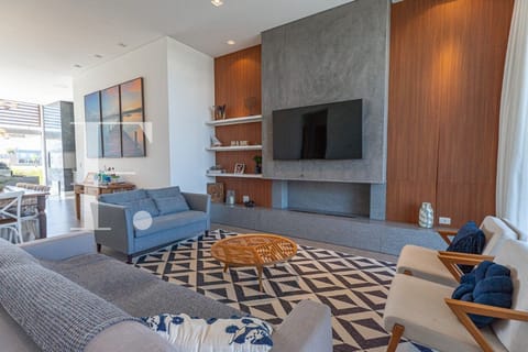 Casa Condomínio com 199m², 4 dormitórios, 4 suítes, 2 vagas, Riviera em Xangri-Lá
