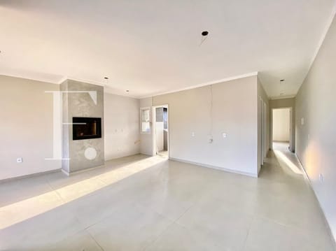 Casa com 75m², 2 dormitórios, 1 suíte, 1 vaga, no bairro Rainha do Mar em Xangri-Lá