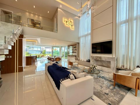 Sobrado com 420m², 5 dormitórios, 5 suítes, 2 vagas, Enseada Lagos em Xangri-Lá