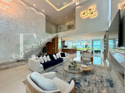 Sobrado com 420m², 5 dormitórios, 5 suítes, 2 vagas, Enseada Lagos em Xangri-Lá