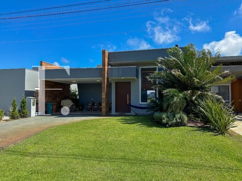 Casa Condomínio com 198m², 3 dormitórios, 3 suítes, 2 vagas, Riviera em Xangri-Lá