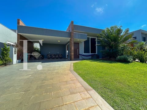 Casa Condomínio com 198m², 3 dormitórios, 3 suítes, 2 vagas, Riviera em Xangri-Lá