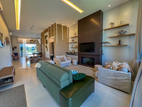 Casa Condomínio com 198m², 3 dormitórios, 3 suítes, 2 vagas, Riviera em Xangri-Lá