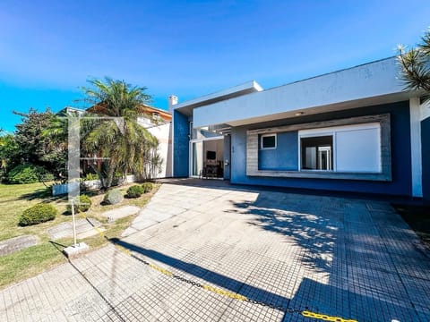 Casa Condomínio com 150m², 3 dormitórios, 3 suítes, 2 vagas, Condado de Capão em Capão da Canoa