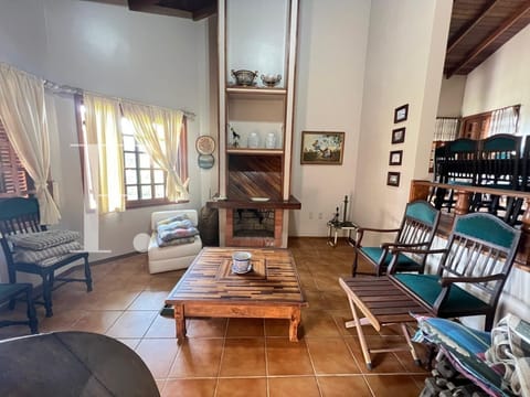 Casa com 179m², 3 dormitórios, 1 suíte, 2 vagas, no bairro Atlântida em Xangri-Lá