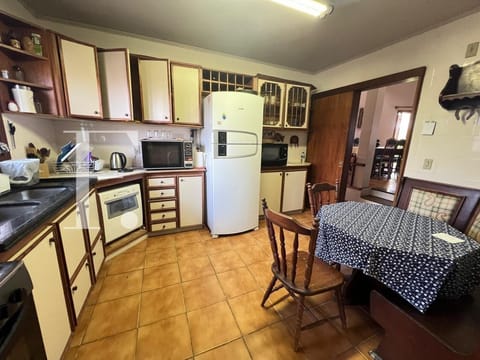 Casa com 179m², 3 dormitórios, 1 suíte, 2 vagas, no bairro Atlântida em Xangri-Lá