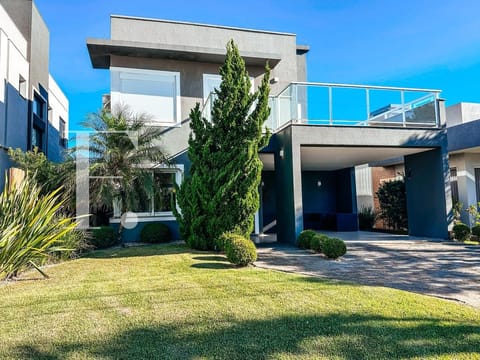 Sobrado com 190m², 3 dormitórios, 3 suítes, 2 vagas, Acqualina em Xangri-Lá