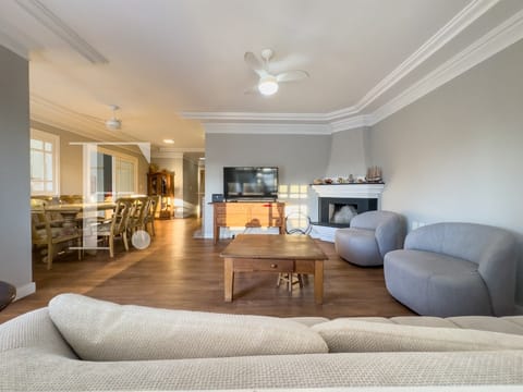 Casa com 200m², 4 dormitórios, 2 suítes, 4 vagas, no bairro Centro em Xangri-Lá