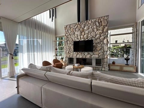Casa Condomínio com 300m², 4 dormitórios, 4 suítes, 2 vagas, Atlântico Villas Club em Atlântida Sul