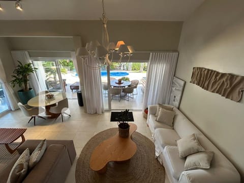 Casa com 400m², 6 dormitórios, 6 suítes, 4 vagas, no bairro Atlântida em Xangri-Lá
