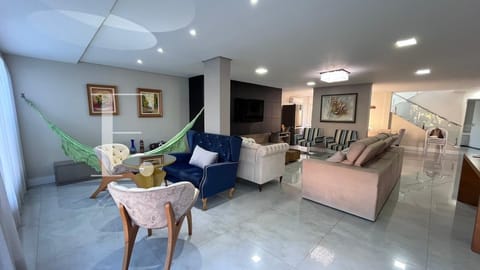 Sobrado com 360m², 4 dormitórios, 4 suítes, Condado de Capão em Capão da Canoa