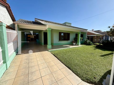 Casa com 164m², 3 dormitórios, 1 suíte, 2 vagas, no bairro Noiva do Mar em Xangri-Lá