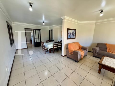 Casa com 164m², 3 dormitórios, 1 suíte, 2 vagas, no bairro Noiva do Mar em Xangri-Lá