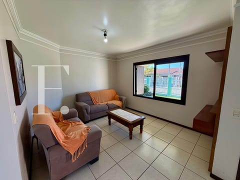 Casa com 164m², 3 dormitórios, 1 suíte, 2 vagas, no bairro Noiva do Mar em Xangri-Lá