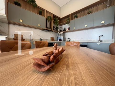 Casa com 130m², 3 dormitórios, 3 suítes, 2 vagas, Santorini em Xangri-Lá