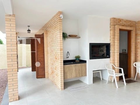 Casa com 127m², 3 dormitórios, 1 suíte, 2 vagas, no bairro Rainha do Mar em Xangri-Lá