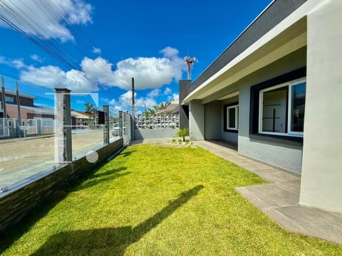 Casa com 200m², 4 dormitórios, 1 suíte, 2 vagas, no bairro Noiva do Mar em Xangri-Lá