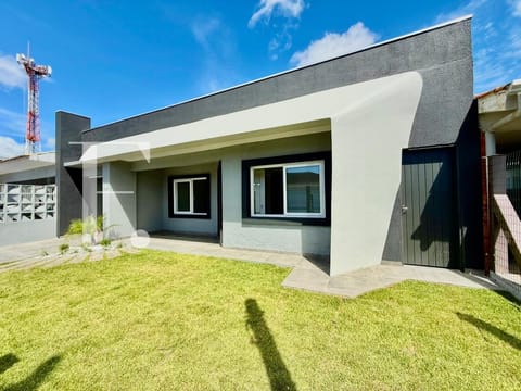 Casa com 200m², 4 dormitórios, 1 suíte, 2 vagas, no bairro Noiva do Mar em Xangri-Lá