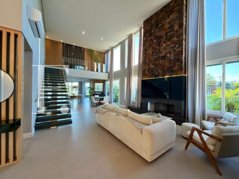 Sobrado com 335m², 3 dormitórios, 3 suítes, 2 vagas, Riviera em Xangri-Lá