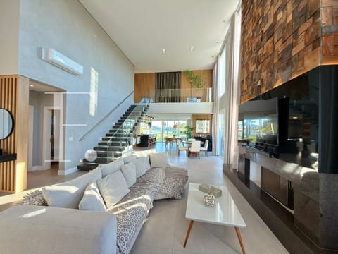 Sobrado com 335m², 3 dormitórios, 3 suítes, 2 vagas, Riviera em Xangri-Lá