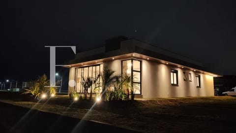 Casa Condomínio com 145m², 3 dormitórios, 3 suítes, 2 vagas, Joy Xangri-Lá em Xangri-Lá