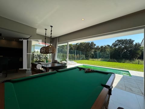 Casa com 170m², 3 dormitórios, 3 suítes, 2 vagas, Green Village Golf Club em Xangri-Lá