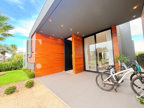 Casa Condomínio com 188m², 4 dormitórios, 4 suítes, Riviera em Xangri-Lá